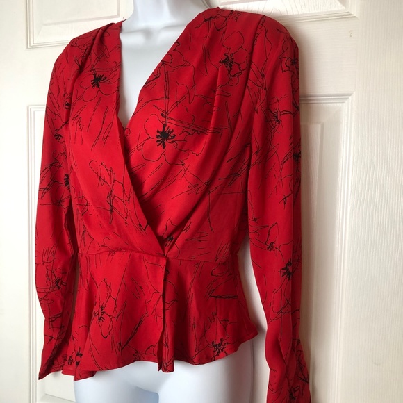 SOLD!!!!!! Astr The Label Gorgeous Black and Red V-Neck Flouncy Peplum Top sz M - Picture 2 of 9